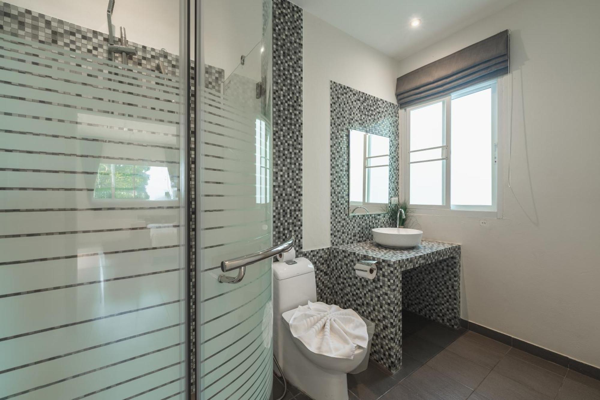 Grand 5Br Pool Villa Sea La Vie Rawai Exterior photo